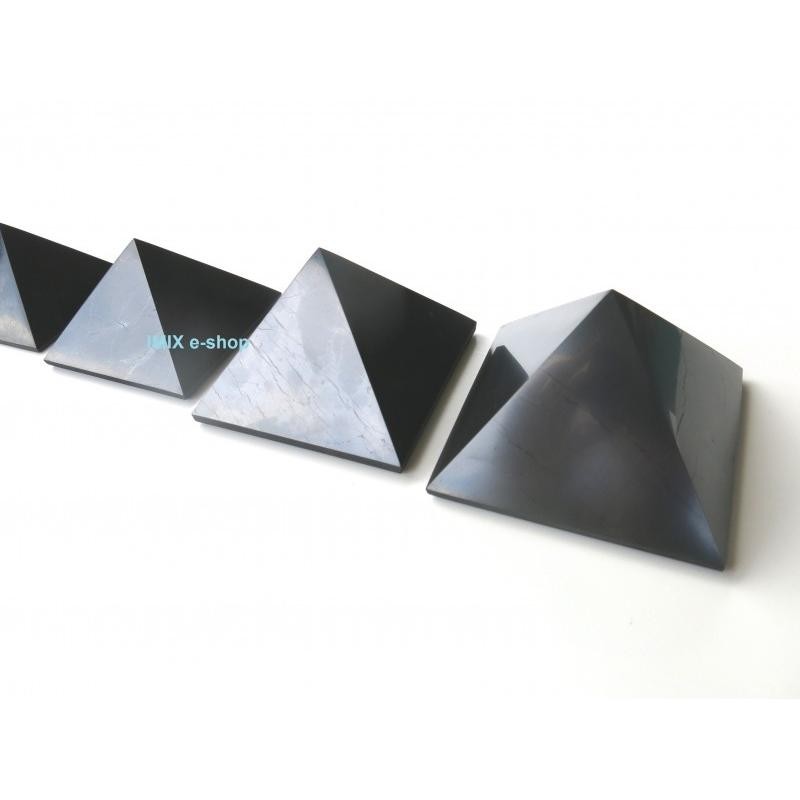 Šungitová pyramida 6 x 6 cm Karélie