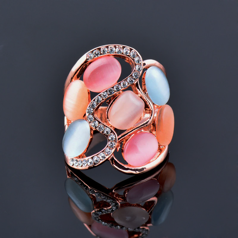 Velký měděný prsten s barevným syntetickým Opálem