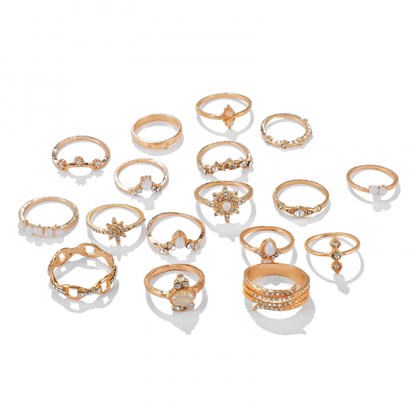 Set 17 kusů zlatých zdobených prstýnků