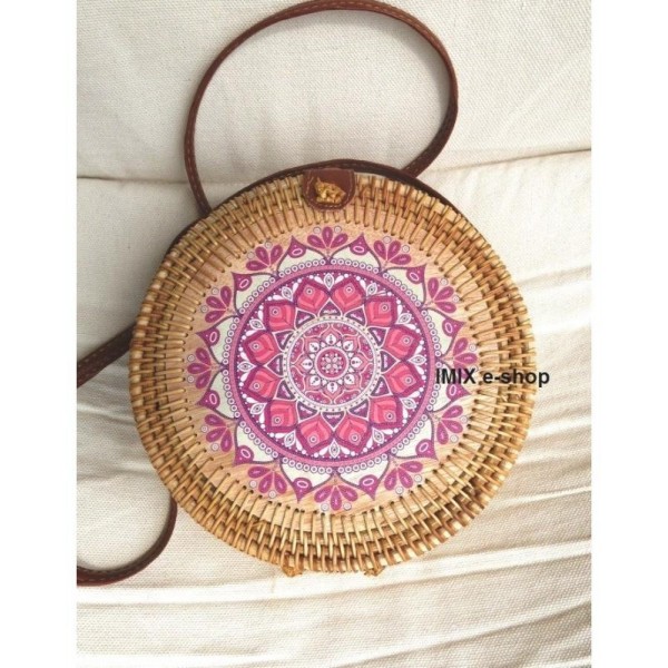 Kruhová ratanová kabelka malovaná Mandala růžová