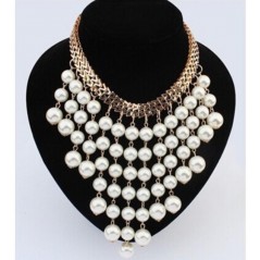 Kovový zlatý náhrdelník s velkými perlami